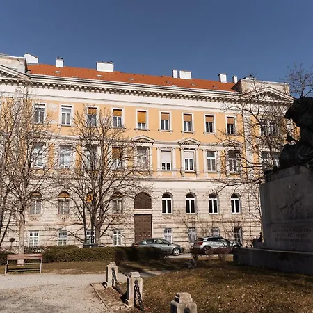 Lion Loft Apartmán *